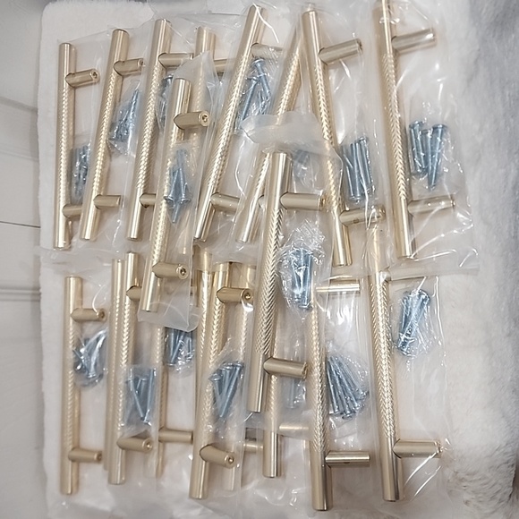 New! Delta Series Modern Textured Gold Cabinet Handle Pull 20 Pieces - Picture 2 of 5